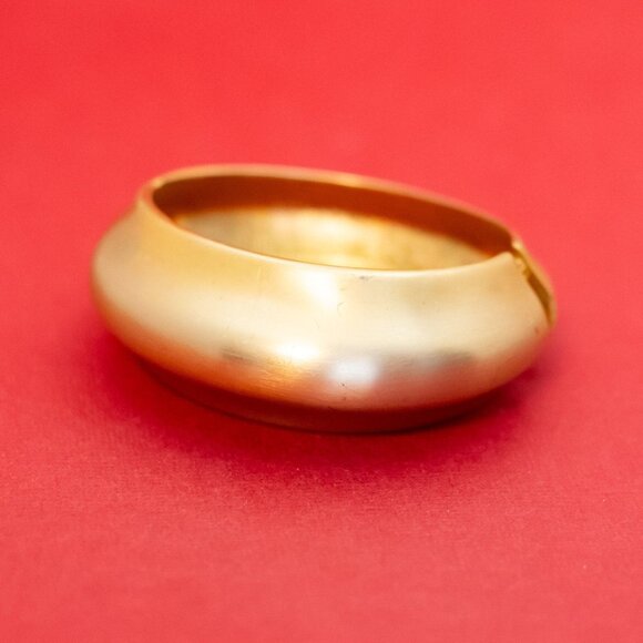 6 1/2 inch, Vintage Minimalist Gold Tone Unique Hinge Bangle - FX9 - Picture 1 of 3